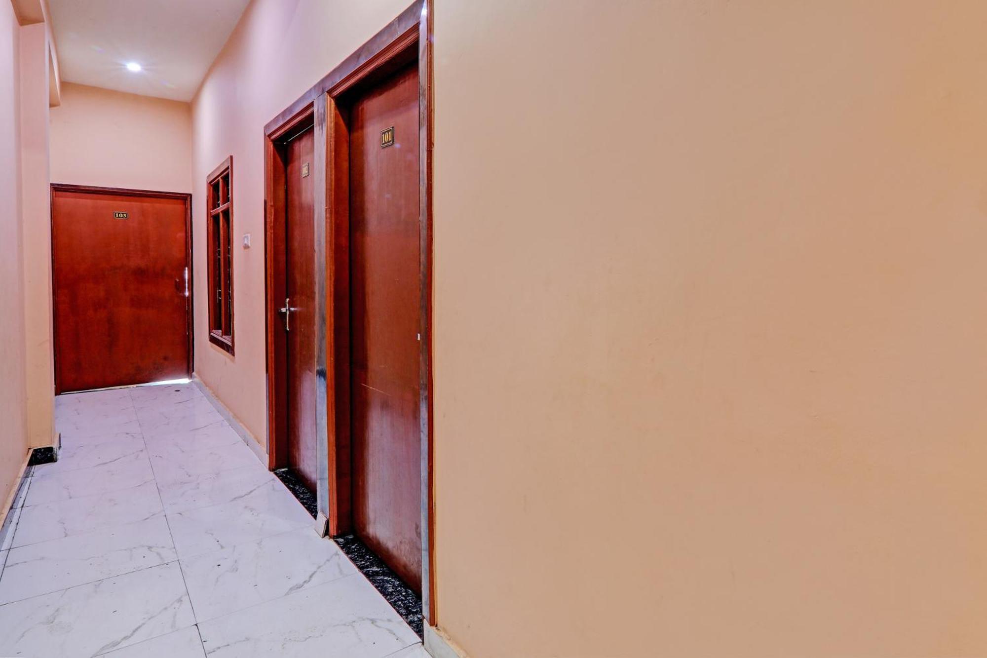 Hotel O Home Singhs Delight Varanasi Esterno foto